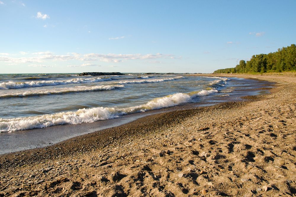 Waves crashing at the shores of Lake Erie beach