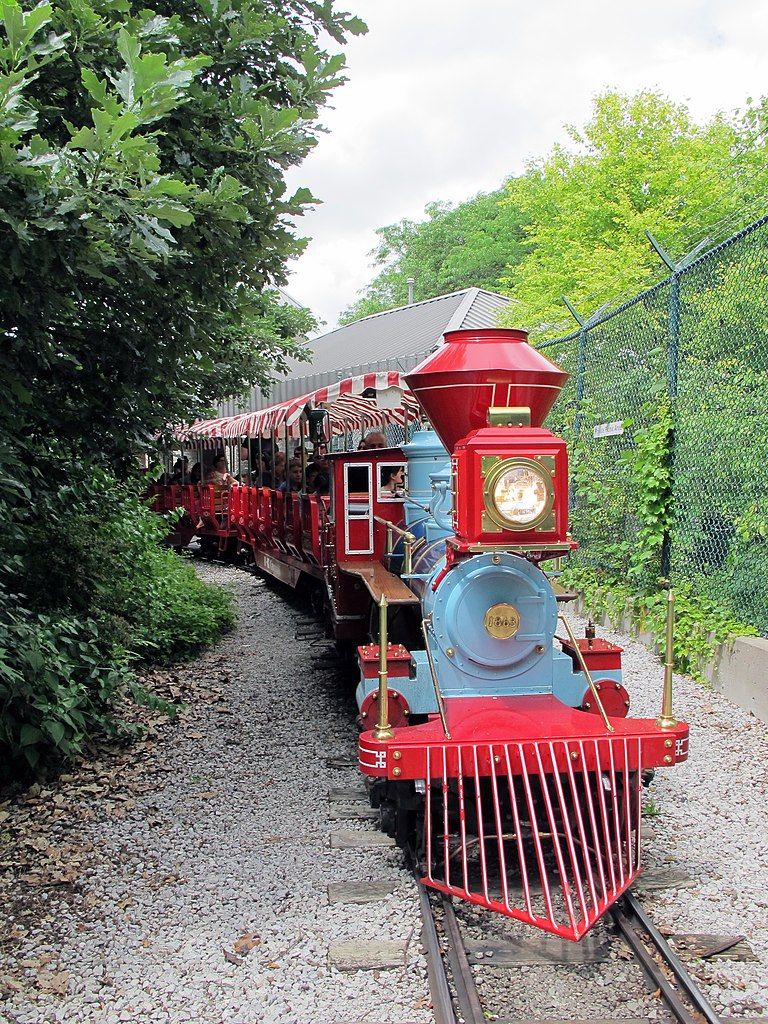 People enjoyinh the Toy train ride at Lincoln Children's Zoo