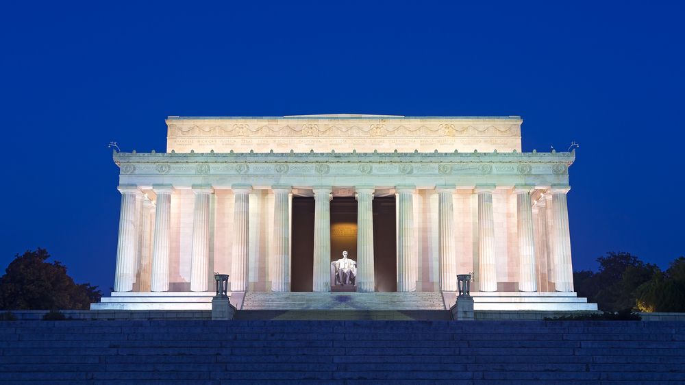 Majestic architecture of Lincoln Memorial