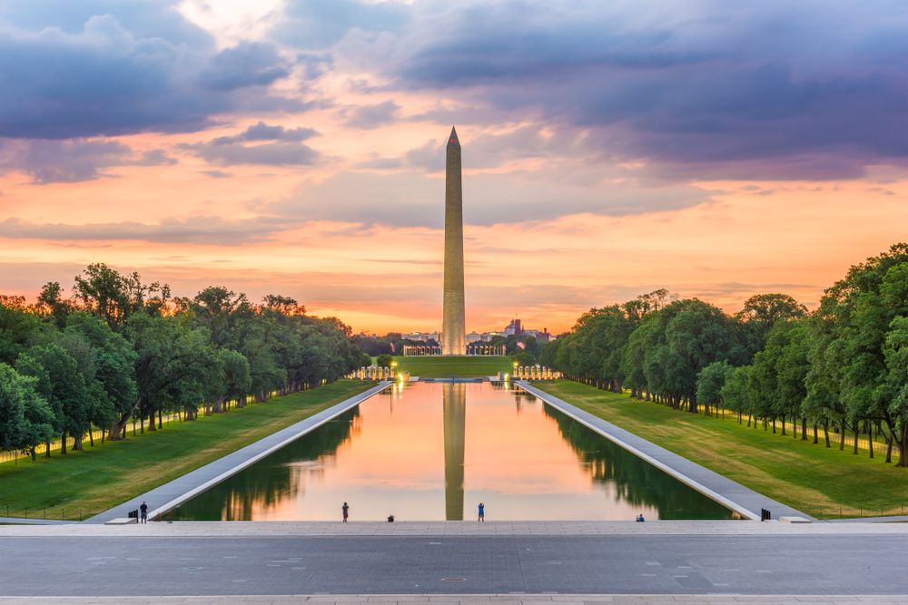 Night view of Lincoln Memorial