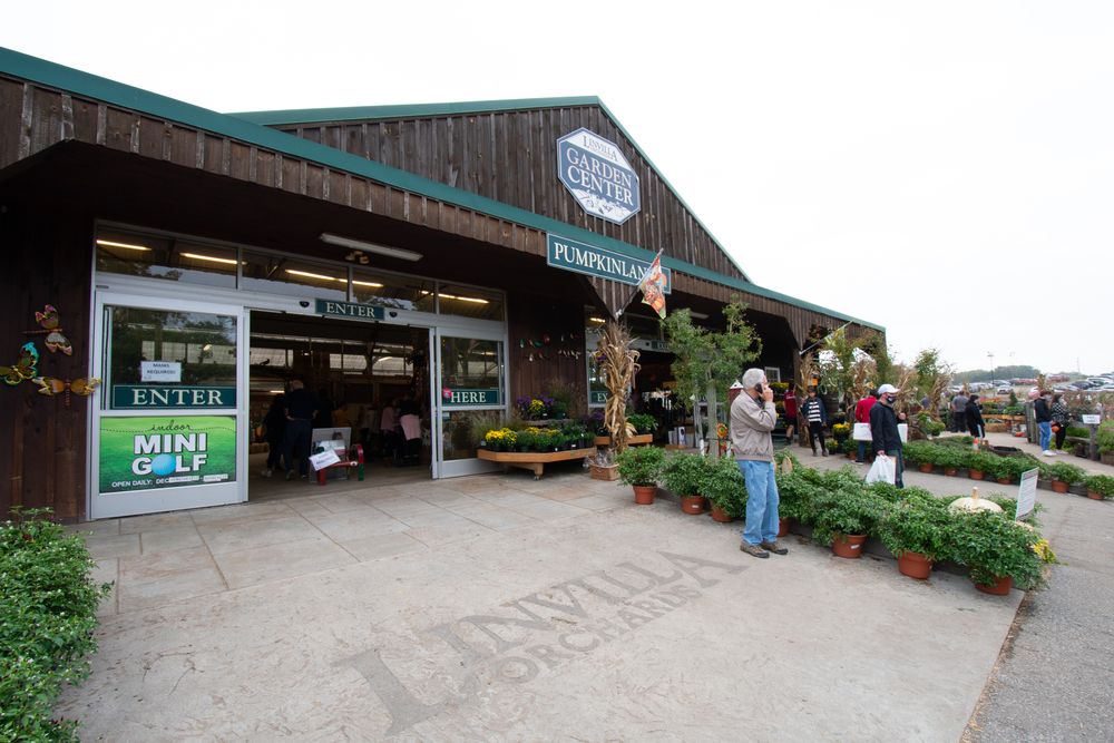 Front View of Linvilla Orchards