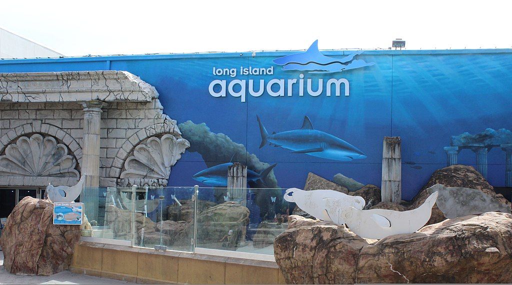 Front view of Long Island Aquarium