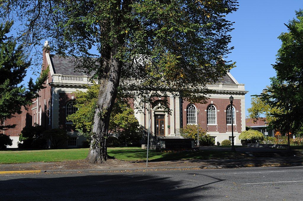 Front view of Longview Public Library