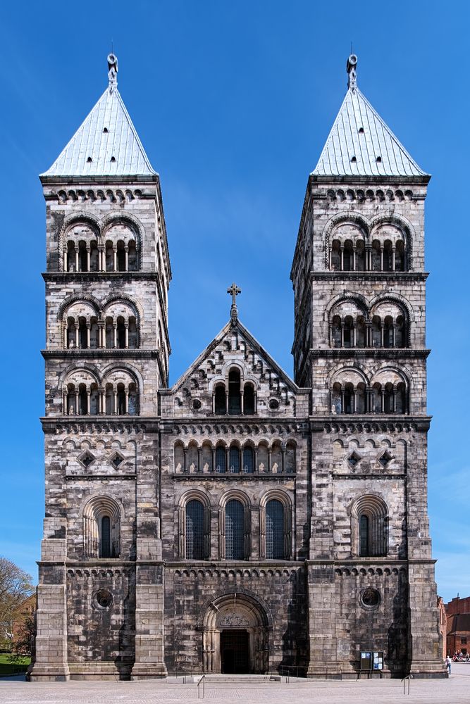 Front view of the Lund Cathedral
