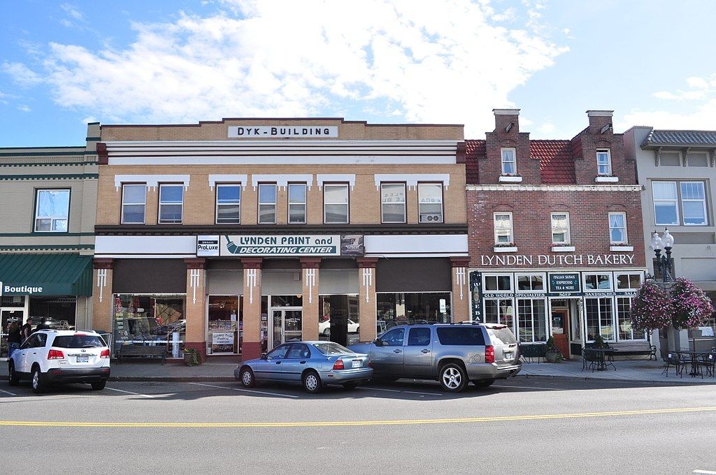 Exterior of Lynden Dutch Bakery
