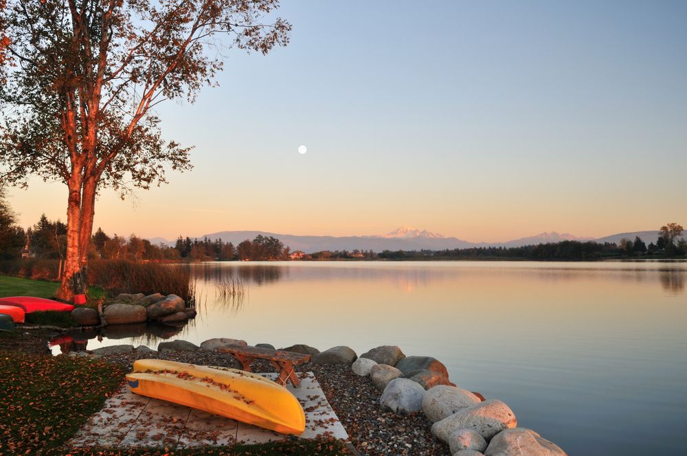 Scenic sunset over Wiser Lake