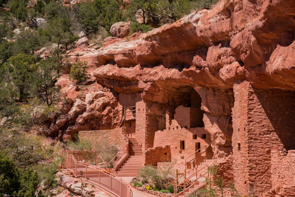 Red brick exterior of Manitou Cliff Dwellings Museum