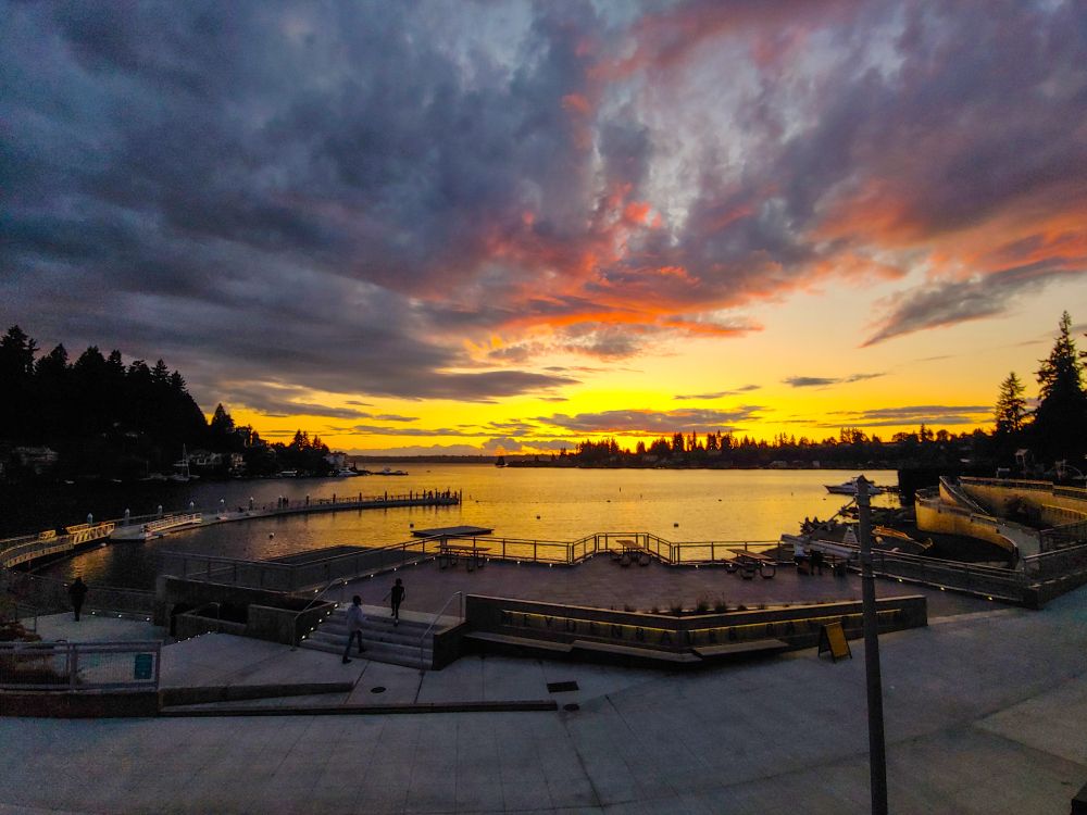 Scenic sunset at Meydenbauer Bay Park
