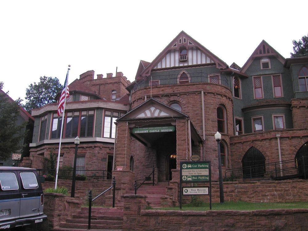 Miramont Castle Museum