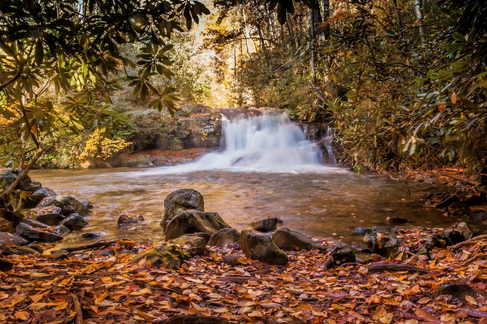 Scenic view of the Hemlock falls in Moccasin Creek State Park