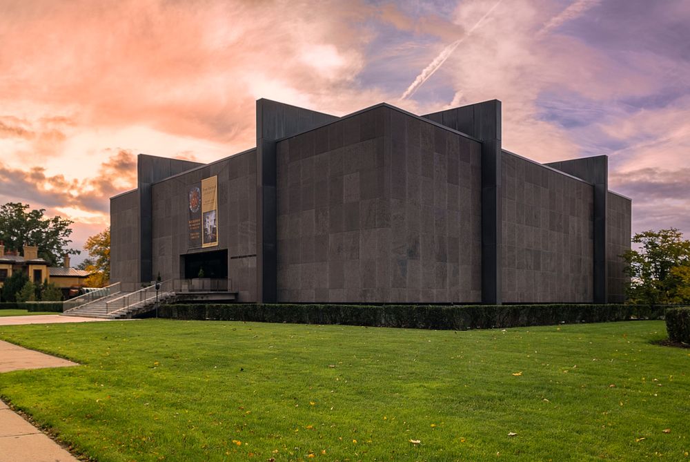 Exterior view of Munson-Williams-Proctor Arts Institute