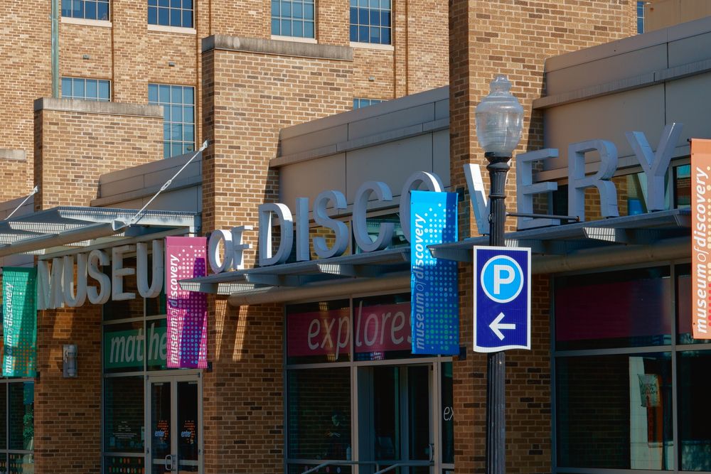 Building sign of the Museum of Discovery