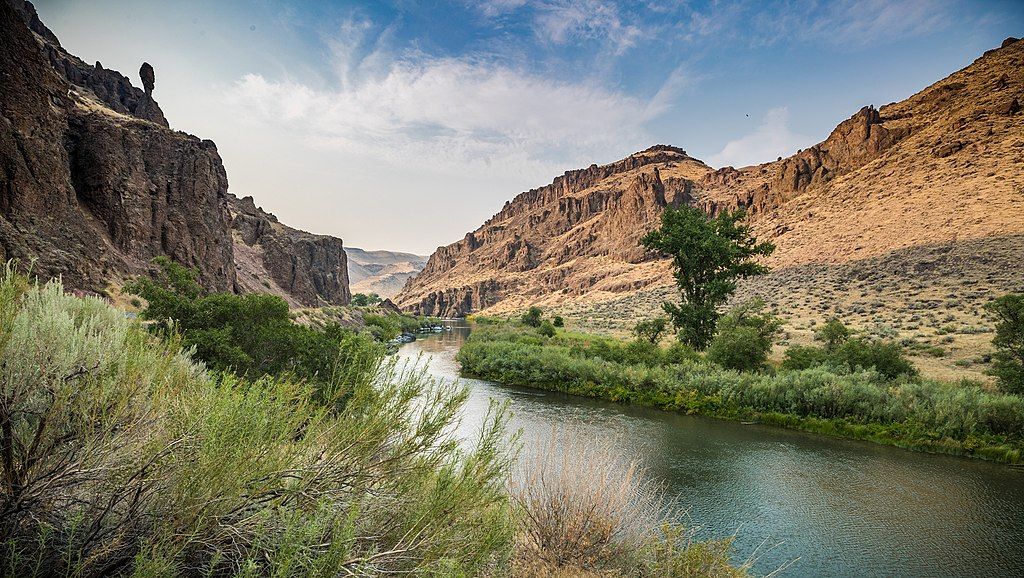 Scenic view of Lake Owyhee State Park