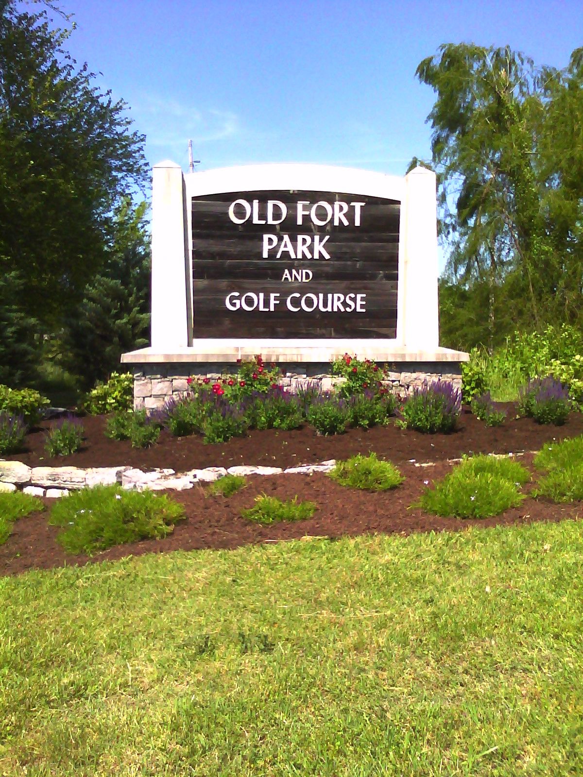 Sign board at the entrance of Old Fort Park