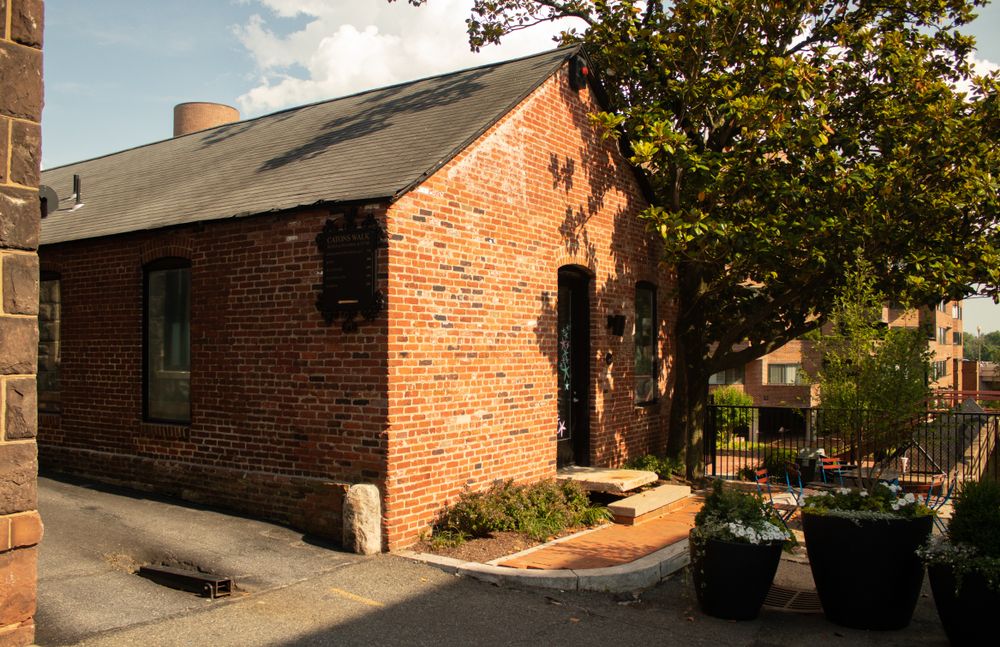 Canal house at Old Stone House