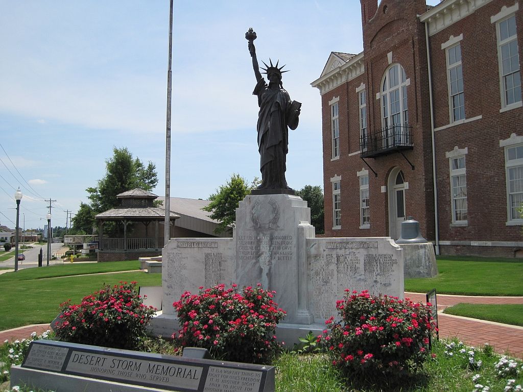 Bronze statue at Paragould War Memorial