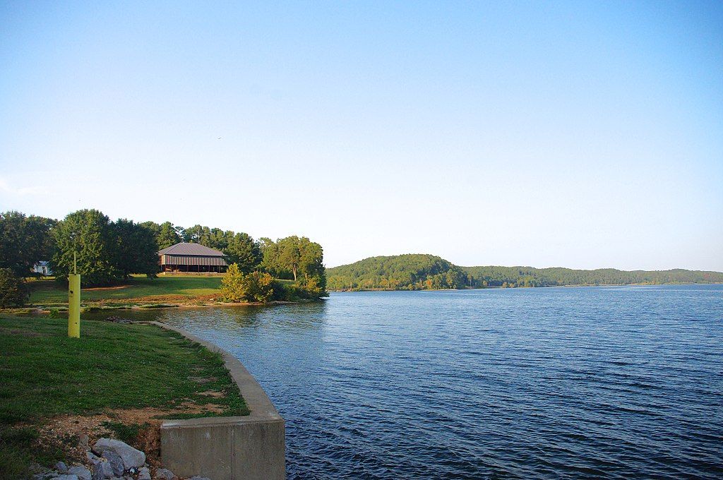 Pickwick Lakeshore
