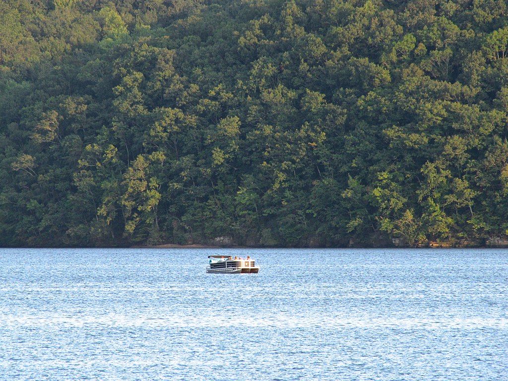 Boating in Pickwick Lake