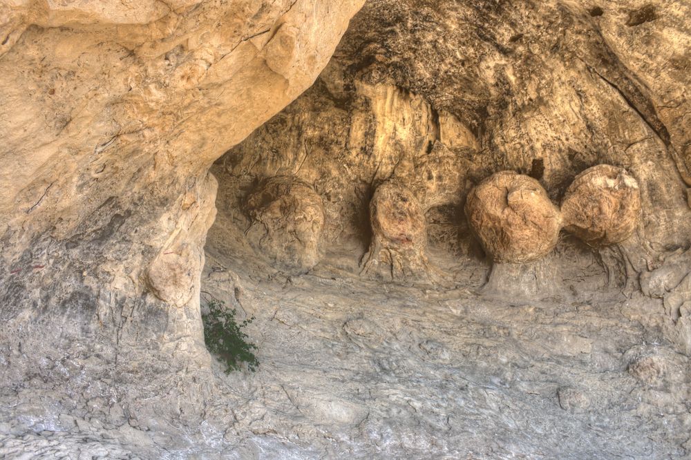 Closer view of the rock formations at Pictograph Cave State Park