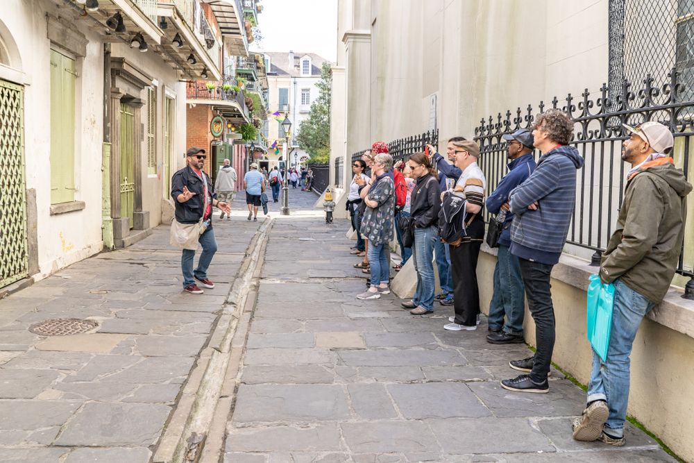 Guided tour at Pirate's Alley