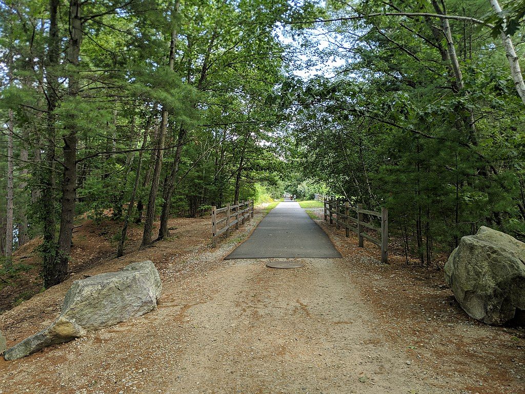 Entrance to Piscataquog Trail
