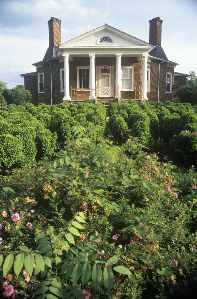 Front view of Poplar Forest