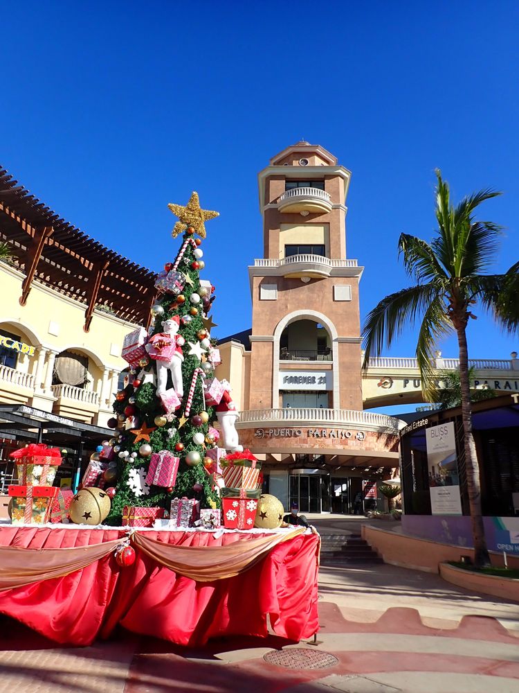 Christmas decorations at Puerto Paraiso Square