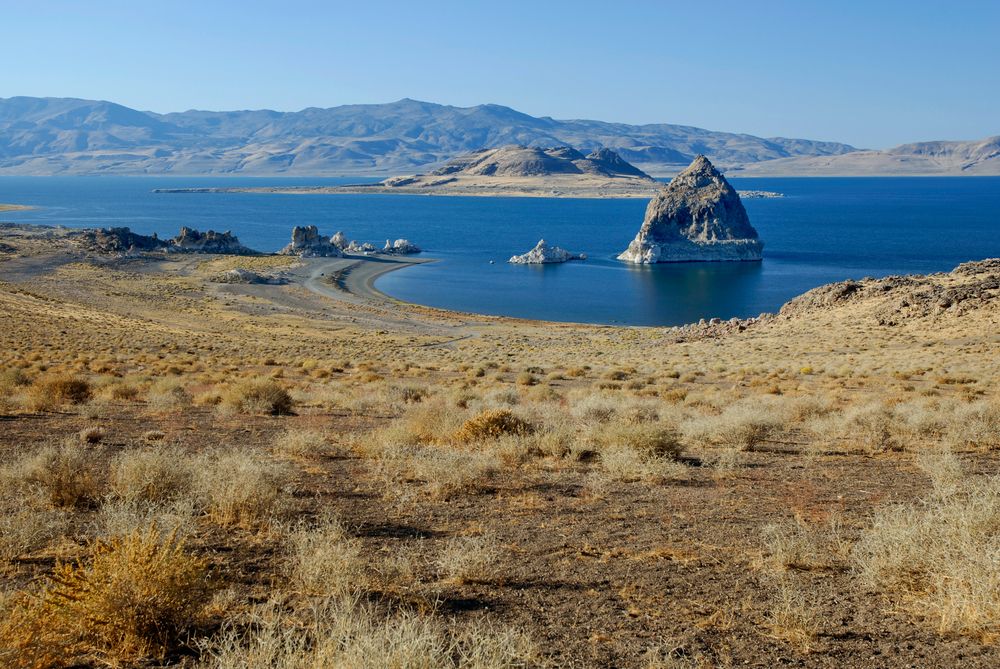 Landscape of the Pyramid Lake