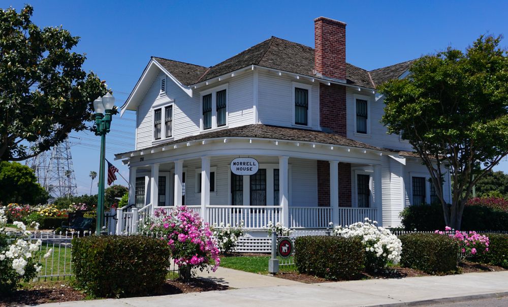 Pretty white building of Redondo Beach Historical Museum