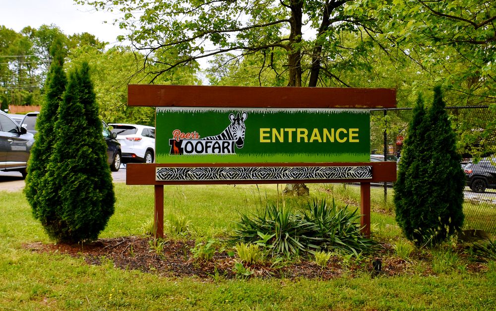 Entrance sign of Roer's Zoofari