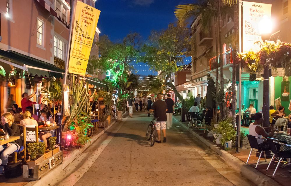 Tourists walking along Espanola Way