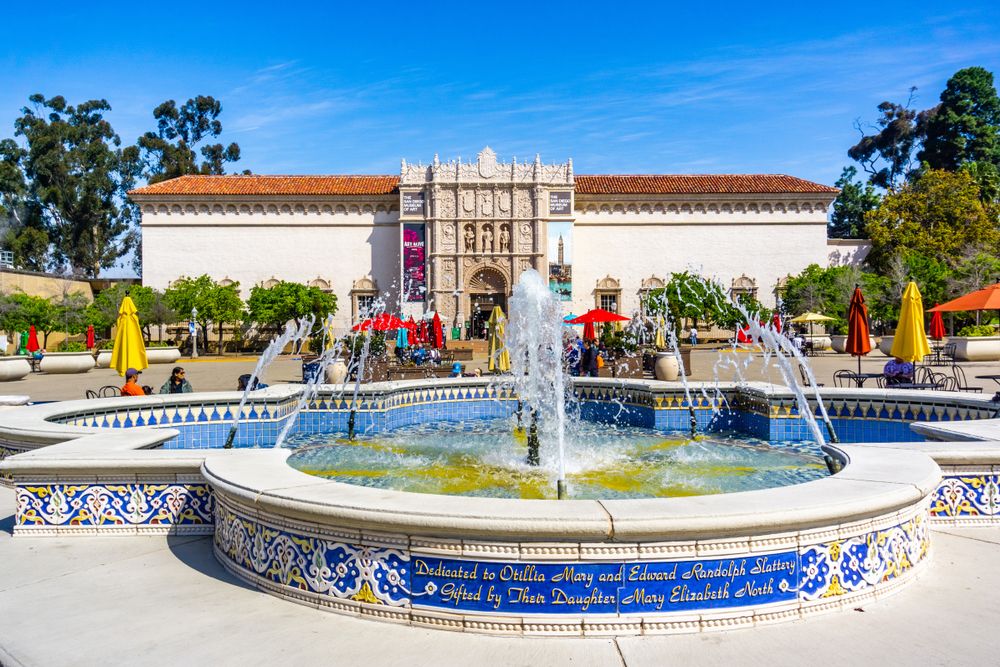 Fountain infront of the San Diego Museum of Art