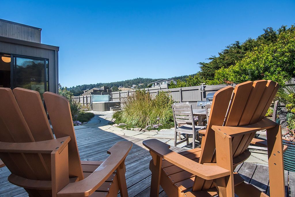 Courtyard at Sea Ranch Abalone Bay