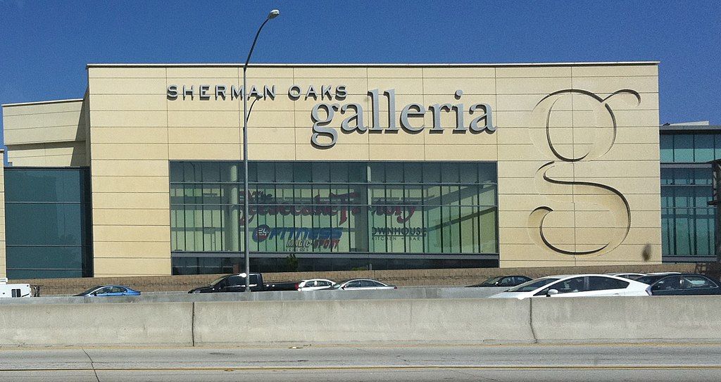 Front View of Sherman Oaks Galleria