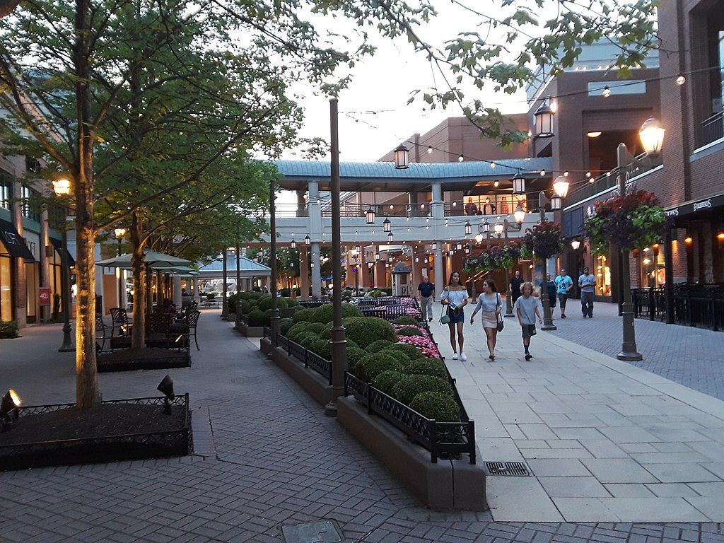 People shopping at Short Pump Town Center