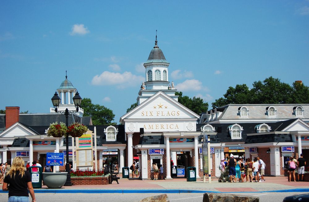 Entrance to Six Flags America