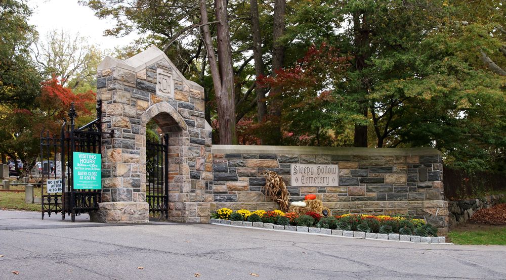 Entrance of the Sleepy Hollow Cemetery