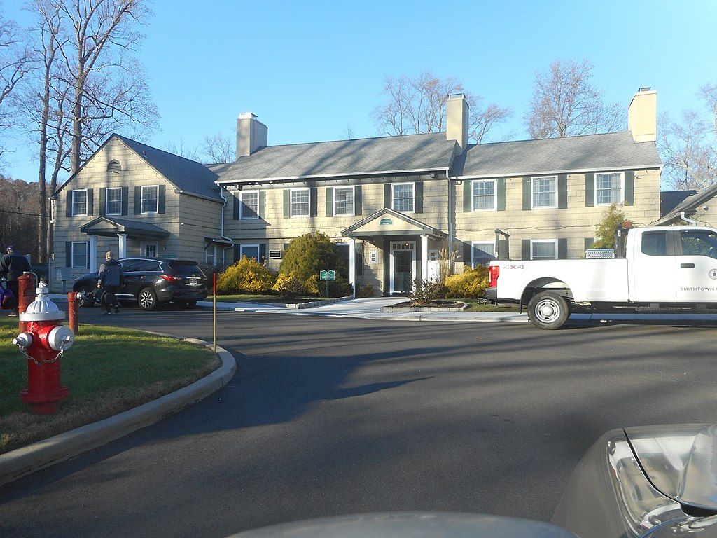 Exterior of Smithtown Landing Country Club