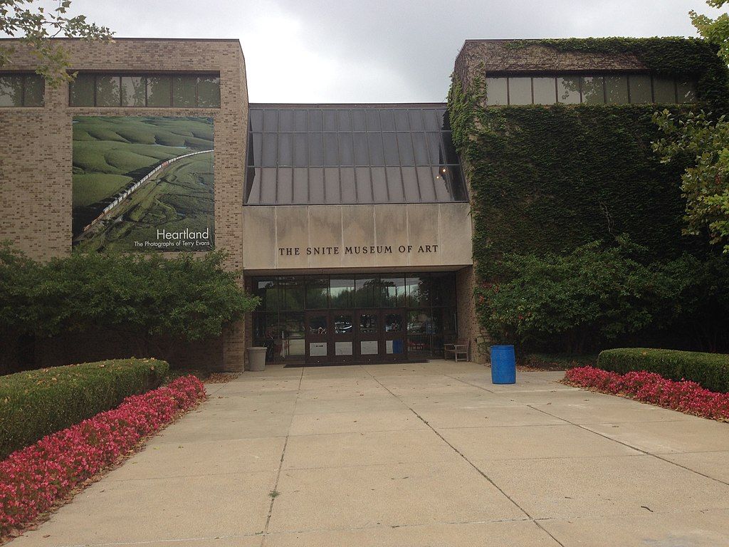 Entrance of the Snite museum of art in South Bend