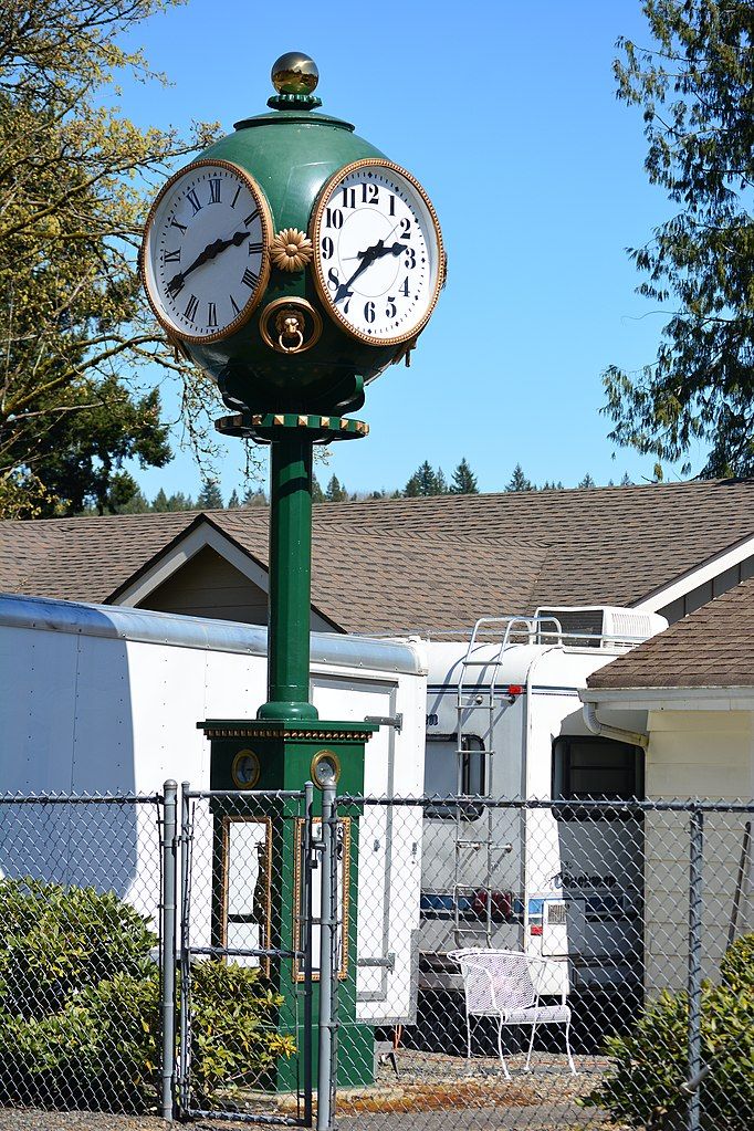 Public clock in Snohomish County Centennial Trail