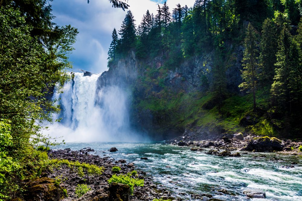 Water flowing from the Snoqualmie Falls