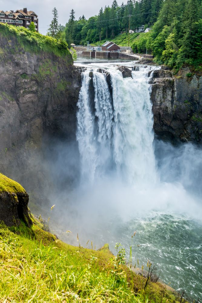 Scenic view of Snoqualmie Falls