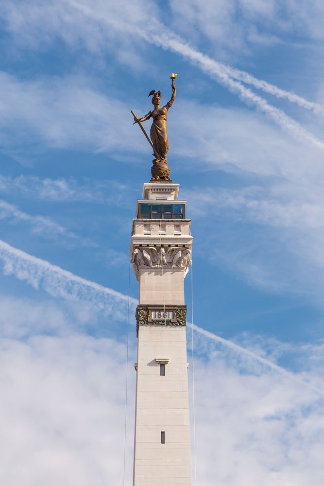Statue at the top of Soldiers & Sailors Monument