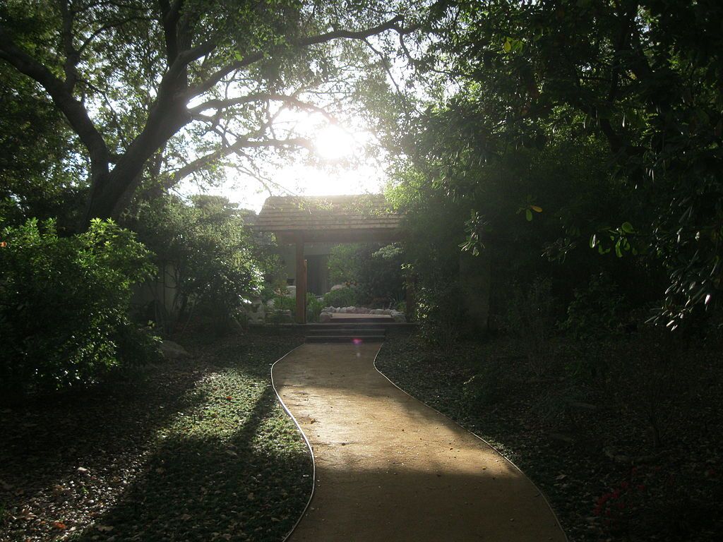Narrow paved entry way to Storrier Stearns Japanese Garden