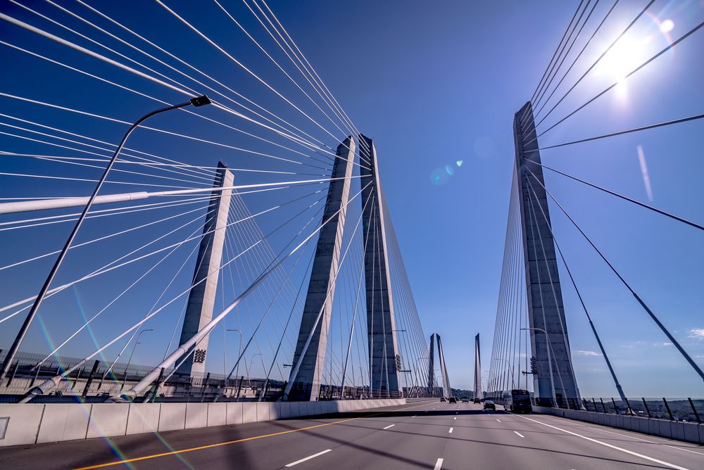 Vehicles passing on Tappan Zee Bridge