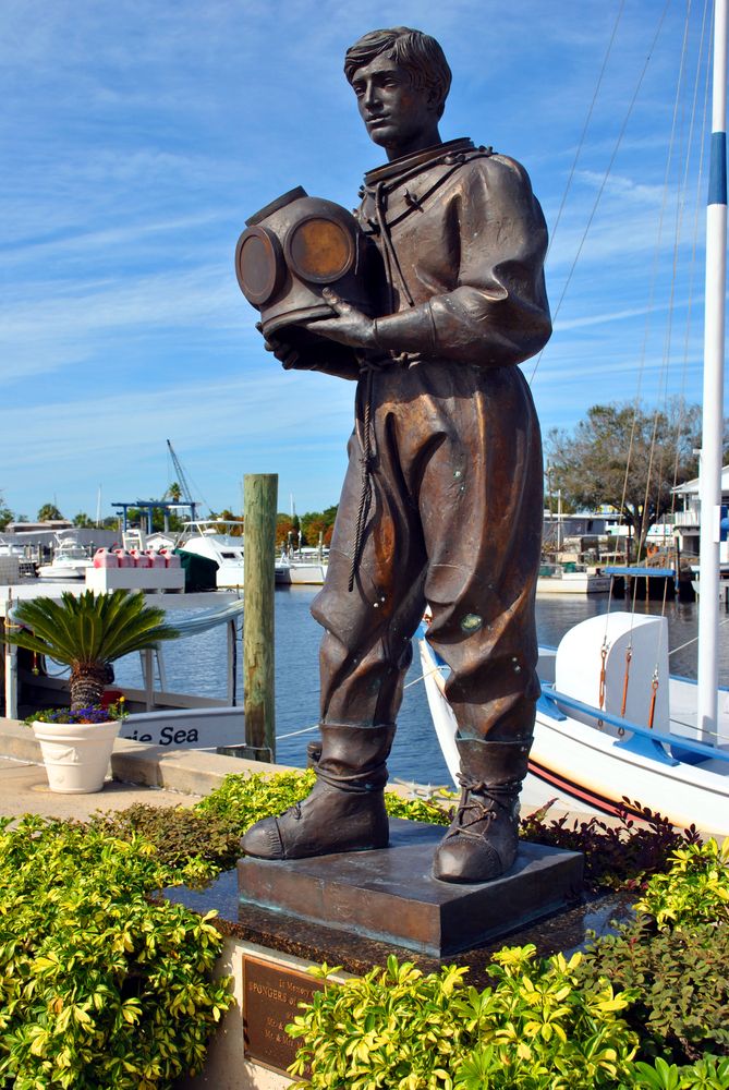 Statue of sponge diver at Tarpon Springs Sponge Docks
