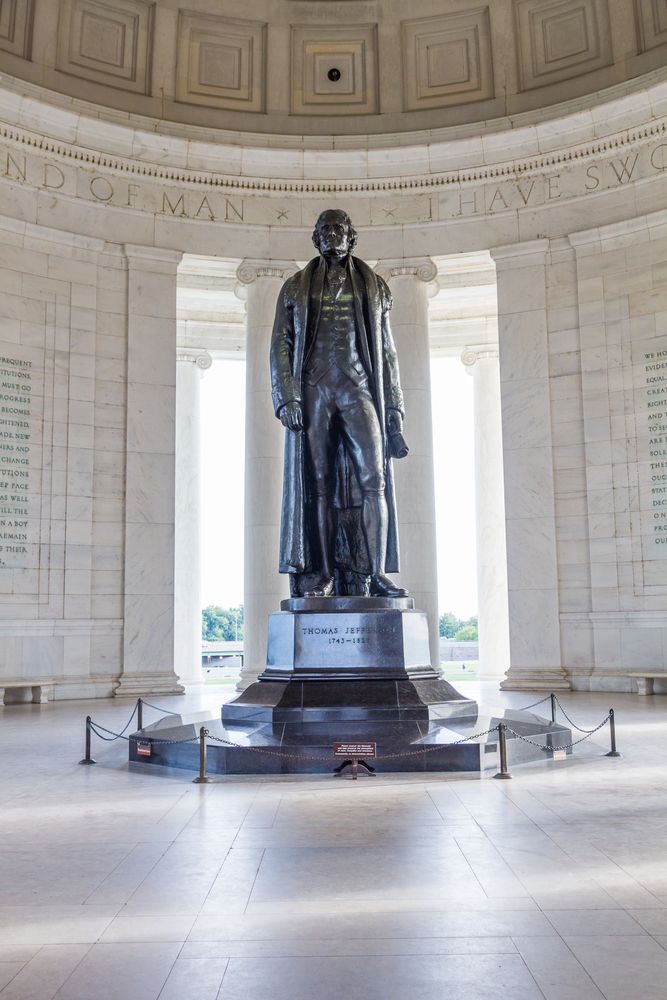 Thomas Jefferson statue at Thomas Jefferson Memorial