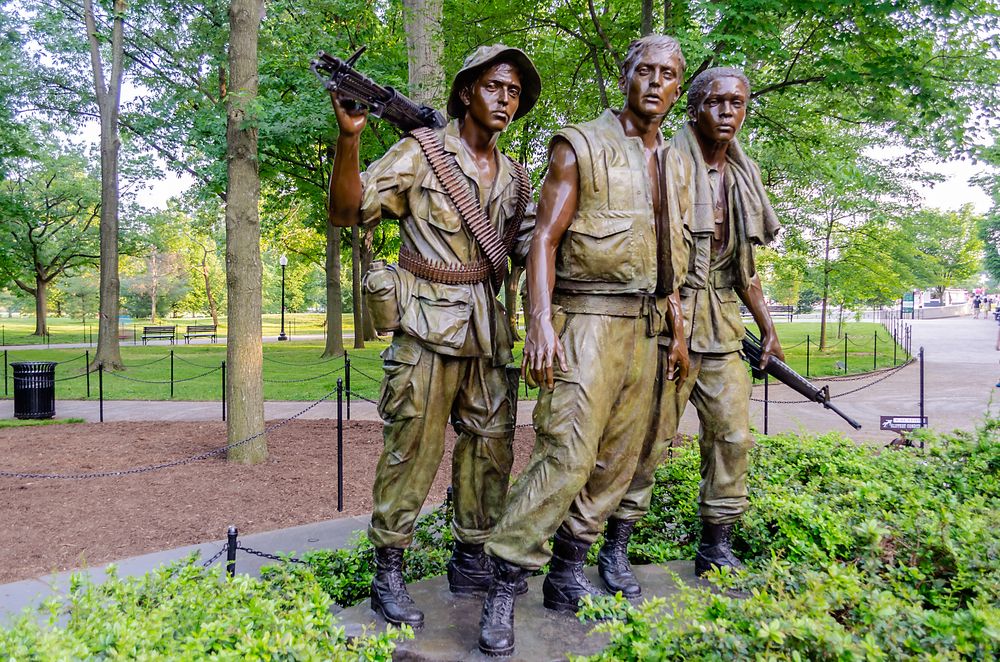 Statues of soldiers at Vietnam Veterans Memorial