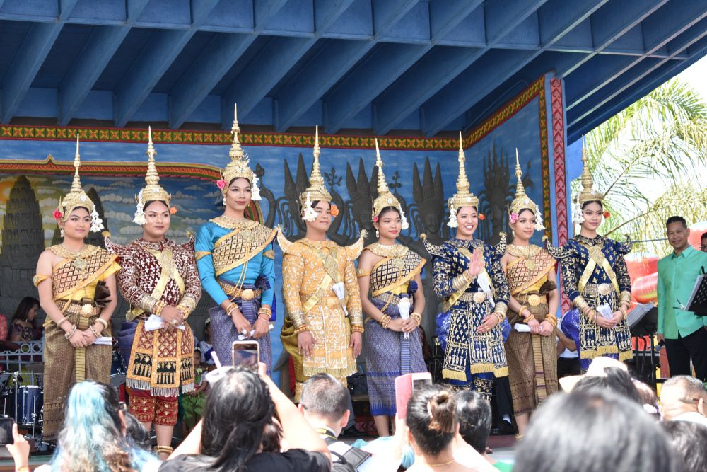 Performance at Wat Dhammararam