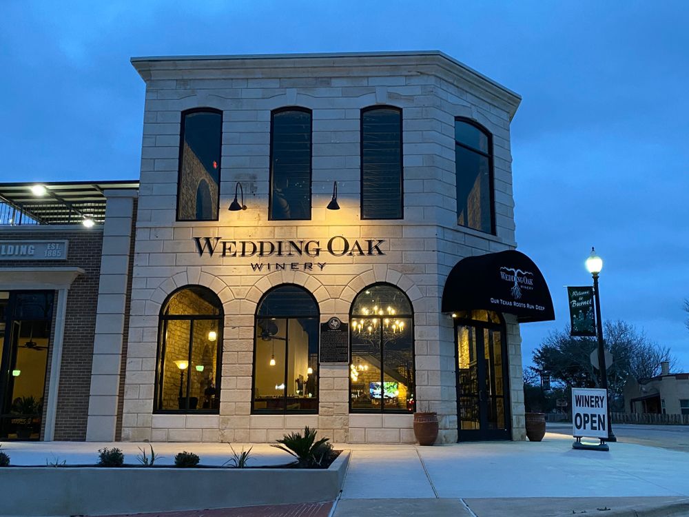 Front View of Wedding Oak at Burnet Historic Courthouse Square